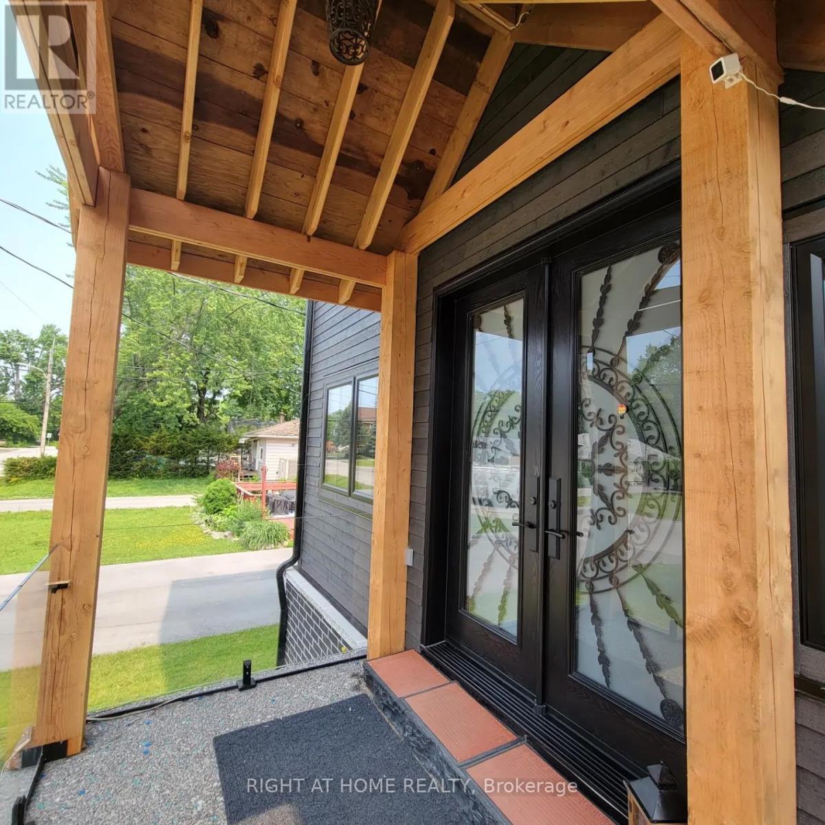 215 Bayview Avenue, Georgina, Ontario L4P 2T3 - Photo 2 - N13530392