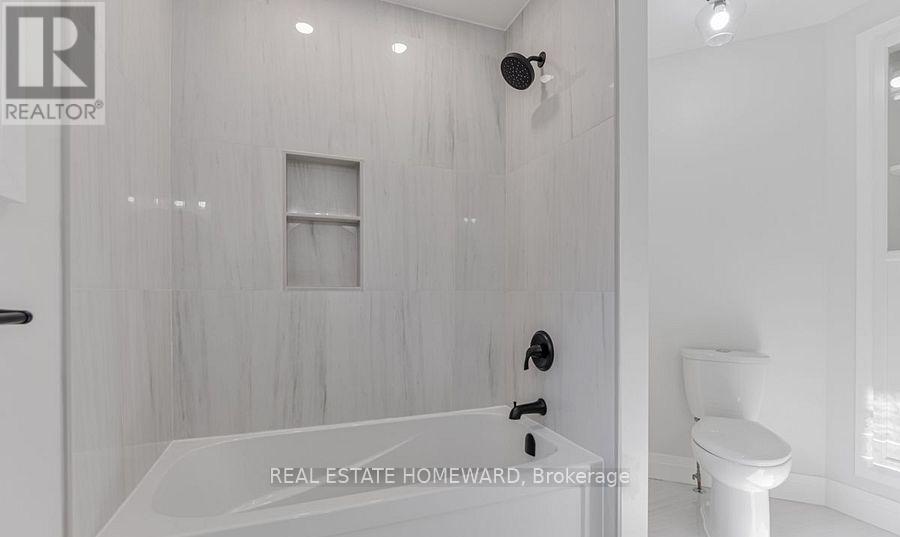Main2nd - 822 Firth Court, Newmarket, Ontario L3Y 8H7 - Photo 11 - N13530406