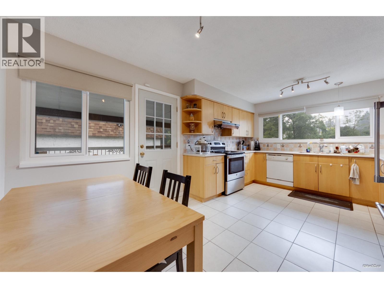 5350 Braelawn Drive, Burnaby, British Columbia  V5B 2H9 - Photo 9 - R3142999
