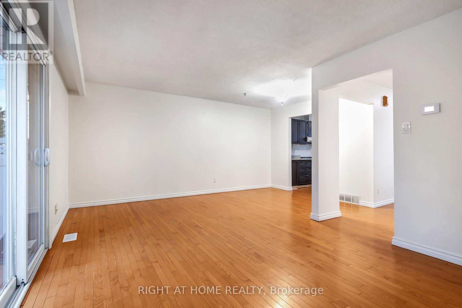 21 - 5 Hadley Circle, Ottawa, Ontario  K2H 6P1 - Photo 5 - X13530496