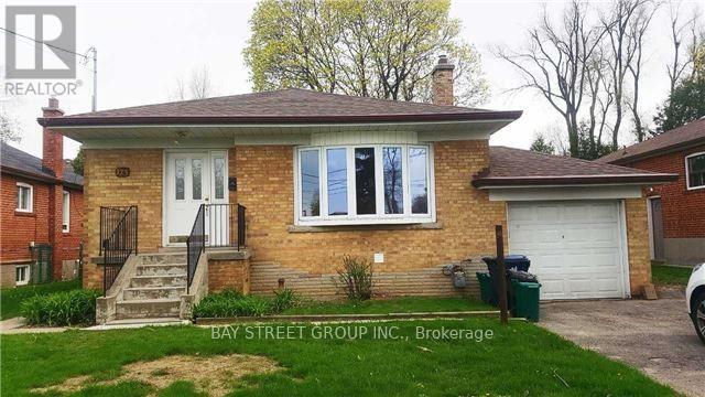 LOWER 123 SEARLE AVENUE, Toronto, Ontario