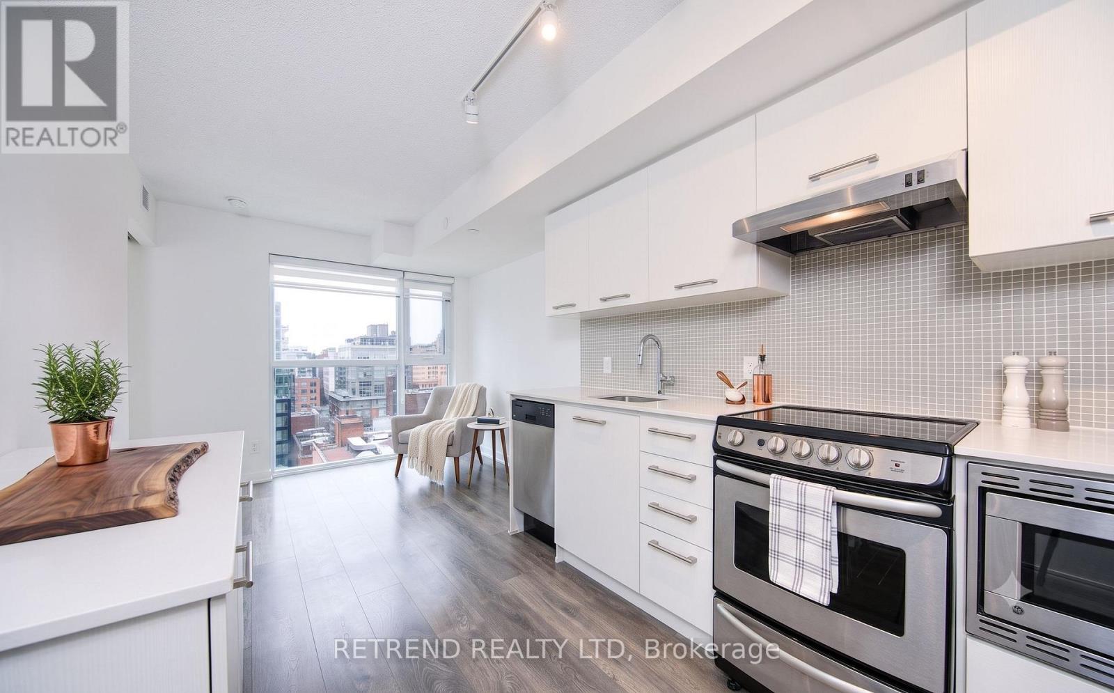 1403 - 87 Peter Street, Toronto, Ontario  M5V 0P1 - Photo 2 - C13530514