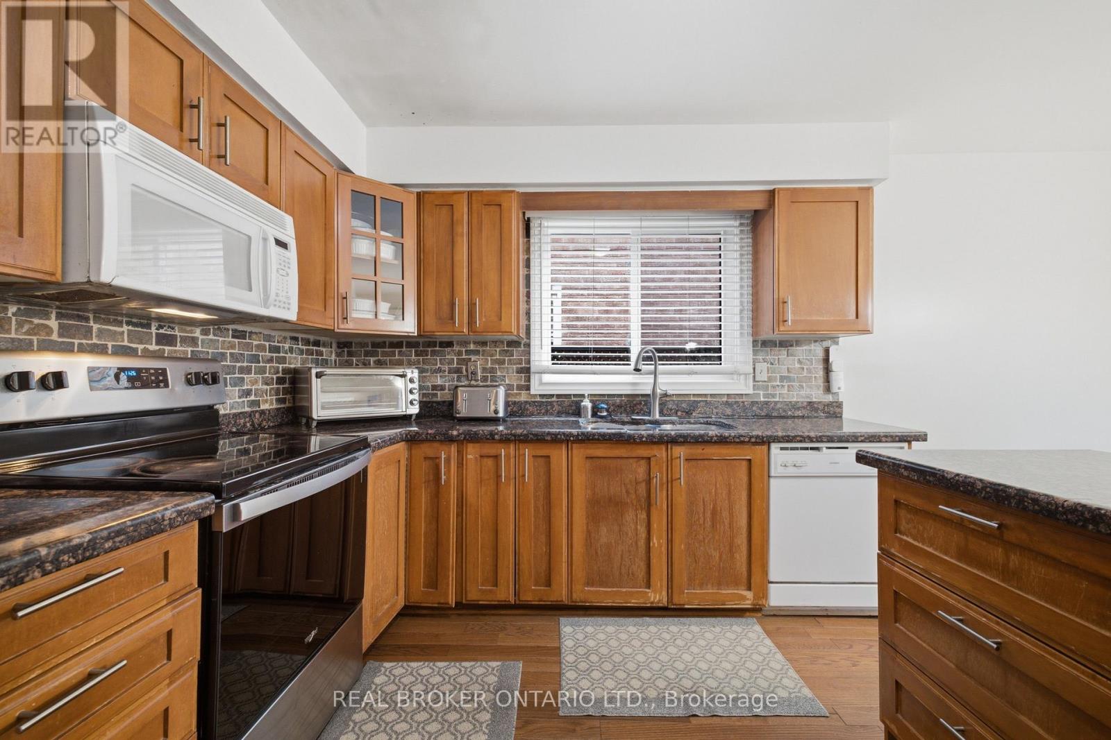 1356 Mapleridge Crescent, Oakville, Ontario L6M 2G6 - Photo 12 - W13530466