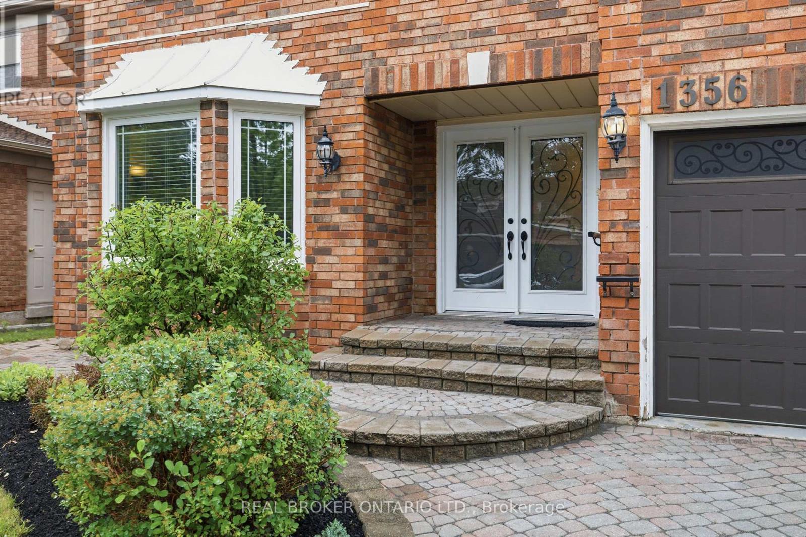1356 Mapleridge Crescent, Oakville, Ontario L6M 2G6 - Photo 2 - W13530466