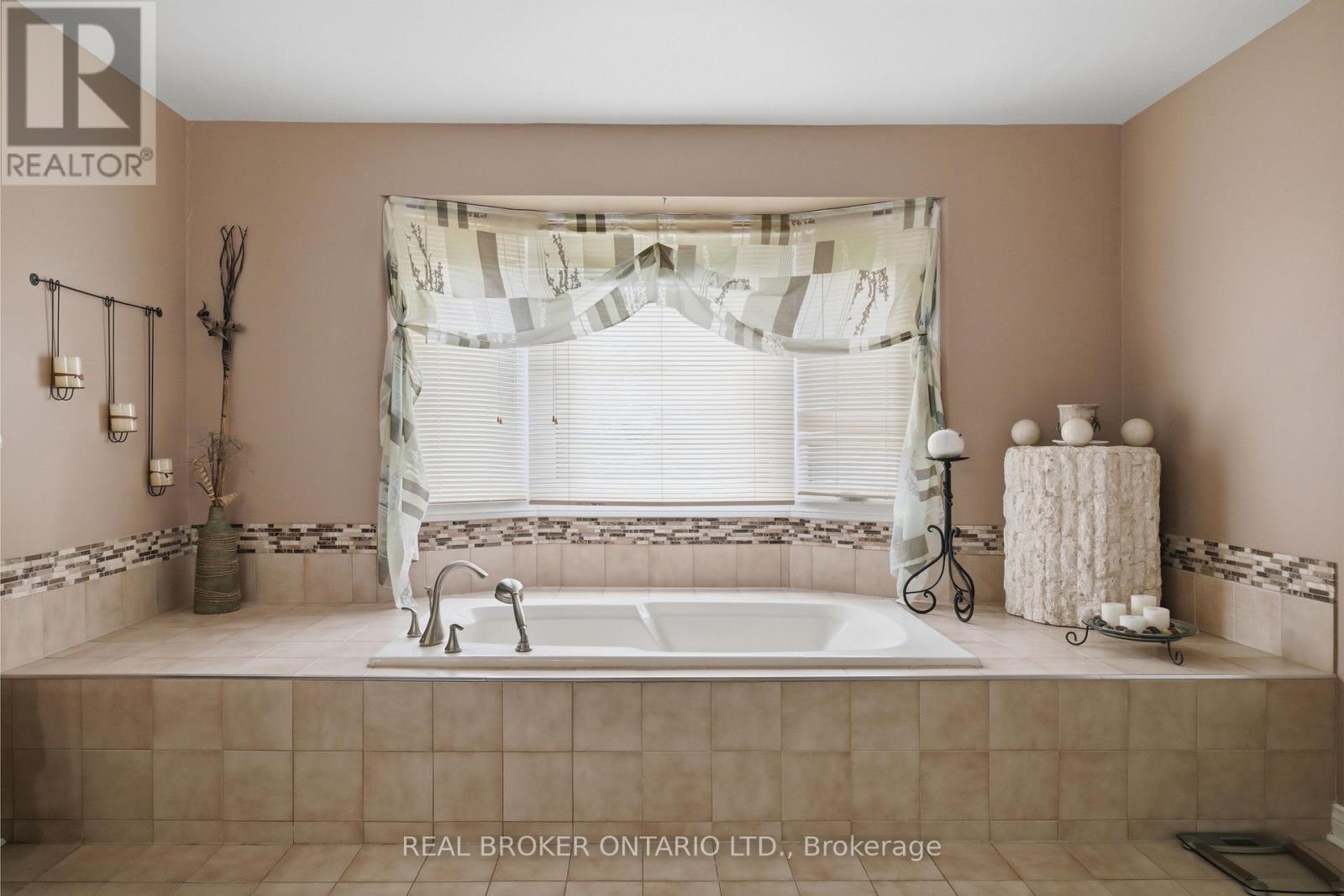 1356 Mapleridge Crescent, Oakville, Ontario L6M 2G6 - Photo 20 - W13530466
