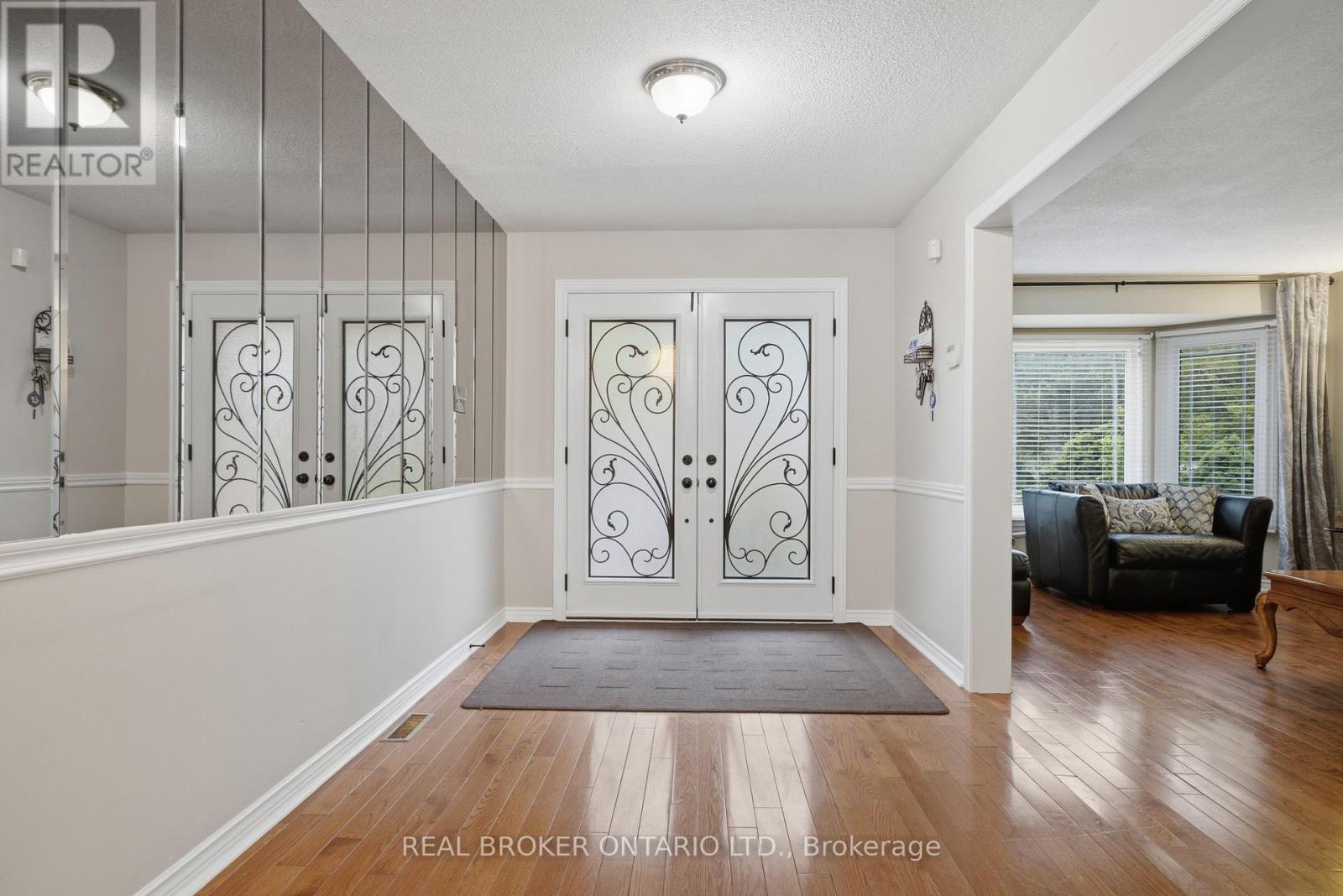 1356 Mapleridge Crescent, Oakville, Ontario L6M 2G6 - Photo 3 - W13530466