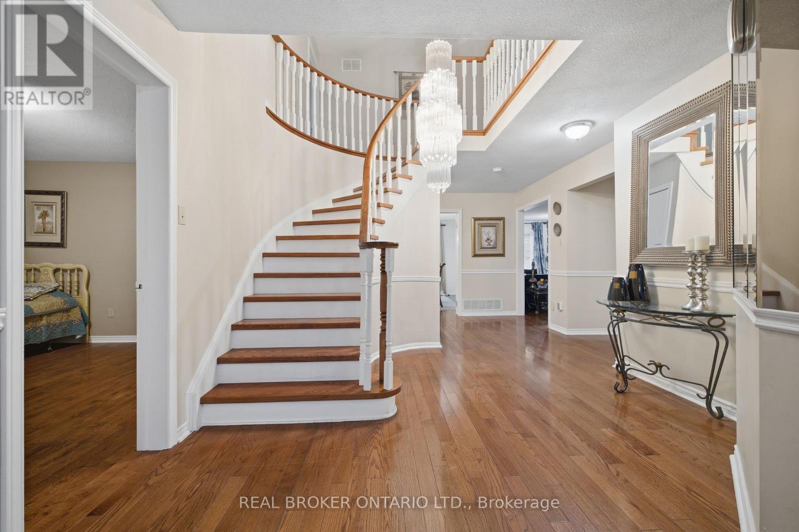 1356 Mapleridge Crescent, Oakville, Ontario L6M 2G6 - Photo 4 - W13530466