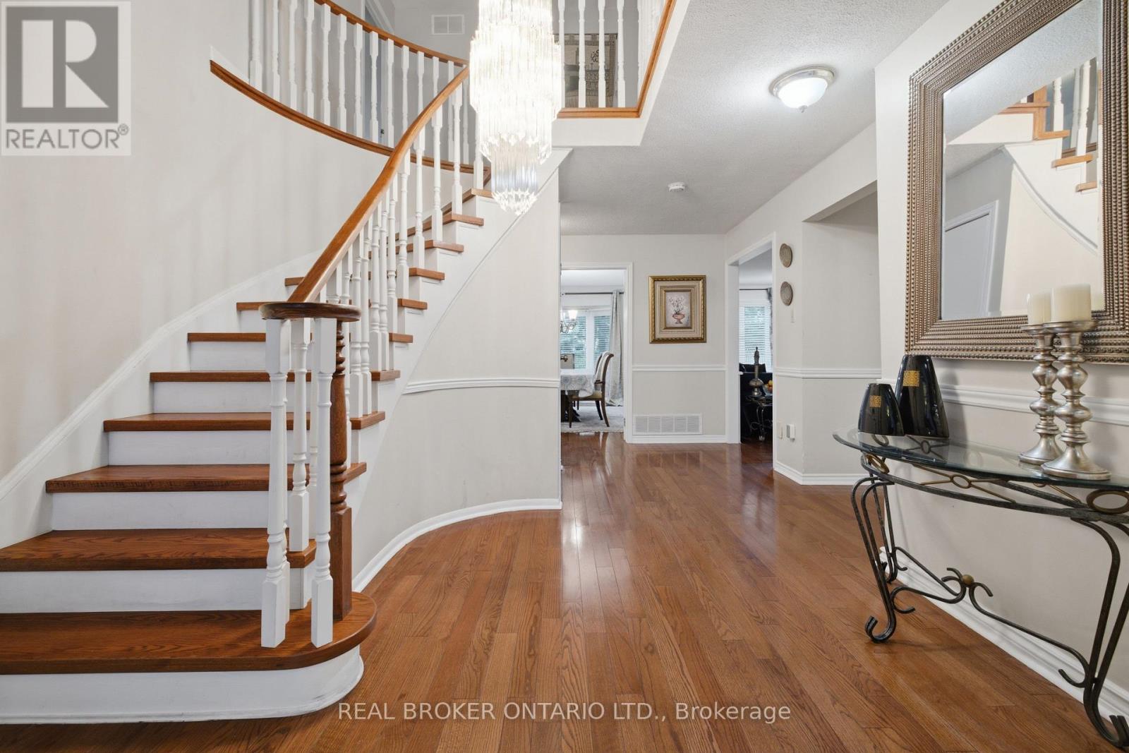 1356 Mapleridge Crescent, Oakville, Ontario L6M 2G6 - Photo 5 - W13530466