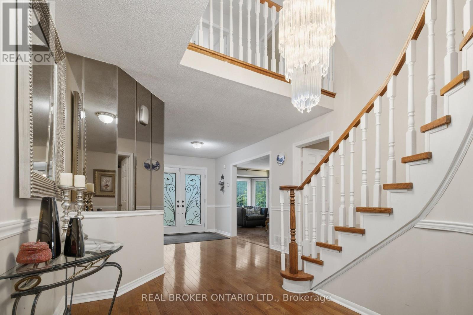 1356 Mapleridge Crescent, Oakville, Ontario L6M 2G6 - Photo 6 - W13530466