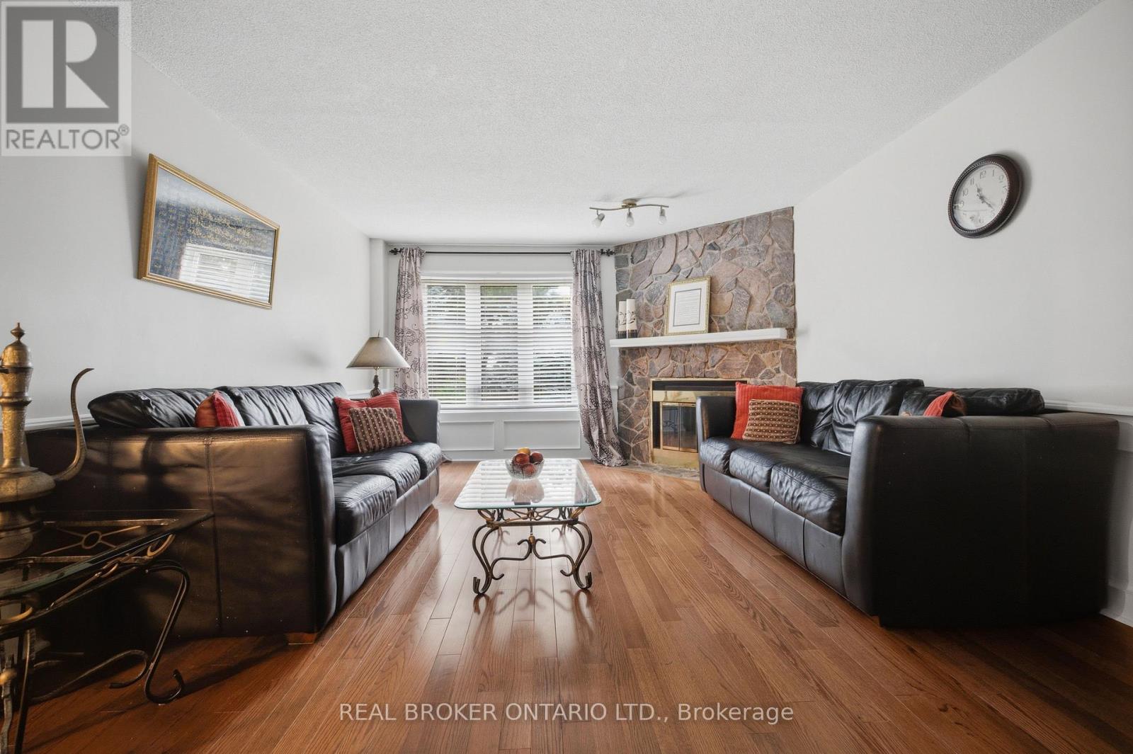 1356 Mapleridge Crescent, Oakville, Ontario L6M 2G6 - Photo 8 - W13530466