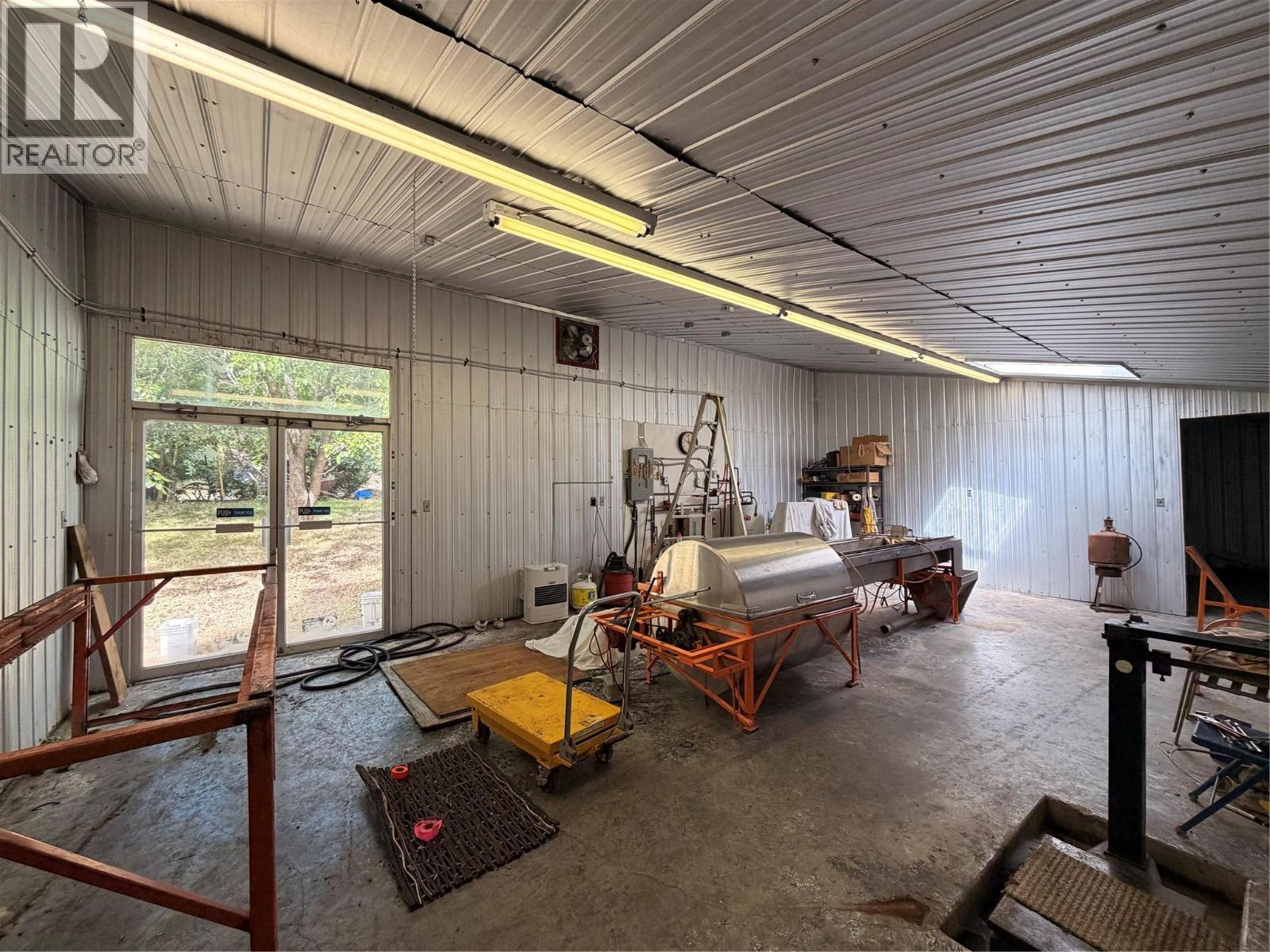 2860 Highway 97 North, Falkland, British Columbia  V4Y 0X3 - Photo 58 - 10384400