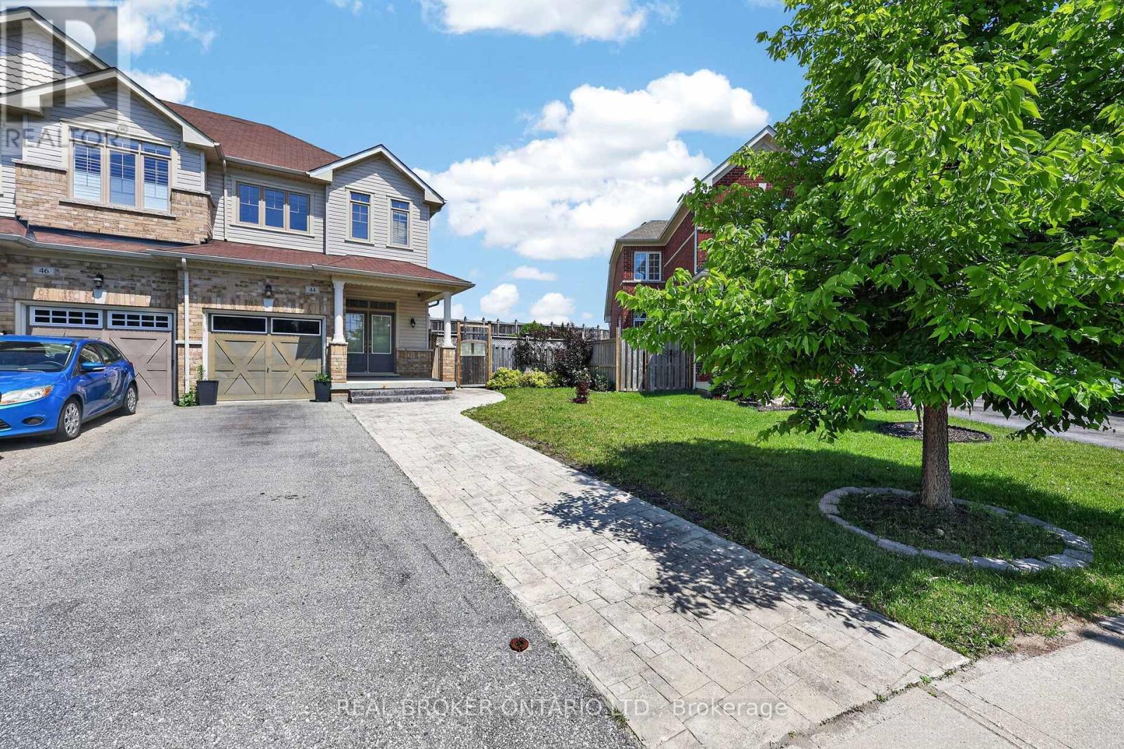44 Pearcey Crescent, Barrie, Ontario  L4N 6R8 - Photo 2 - S13530566