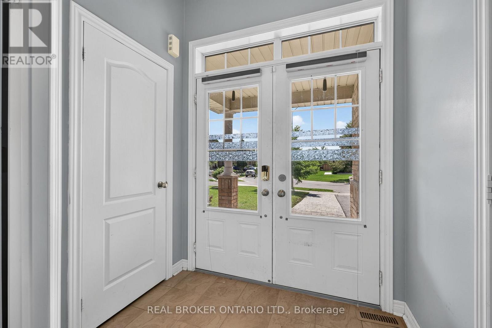 44 Pearcey Crescent, Barrie, Ontario  L4N 6R8 - Photo 5 - S13530566