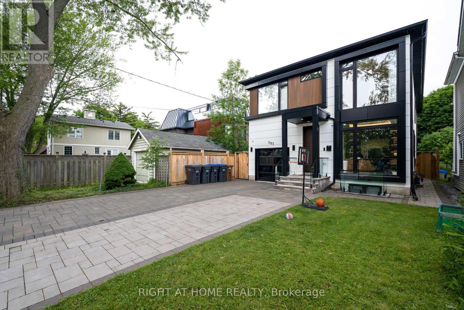 585 MONTBECK CRESCENT, Mississauga (Lakeview)