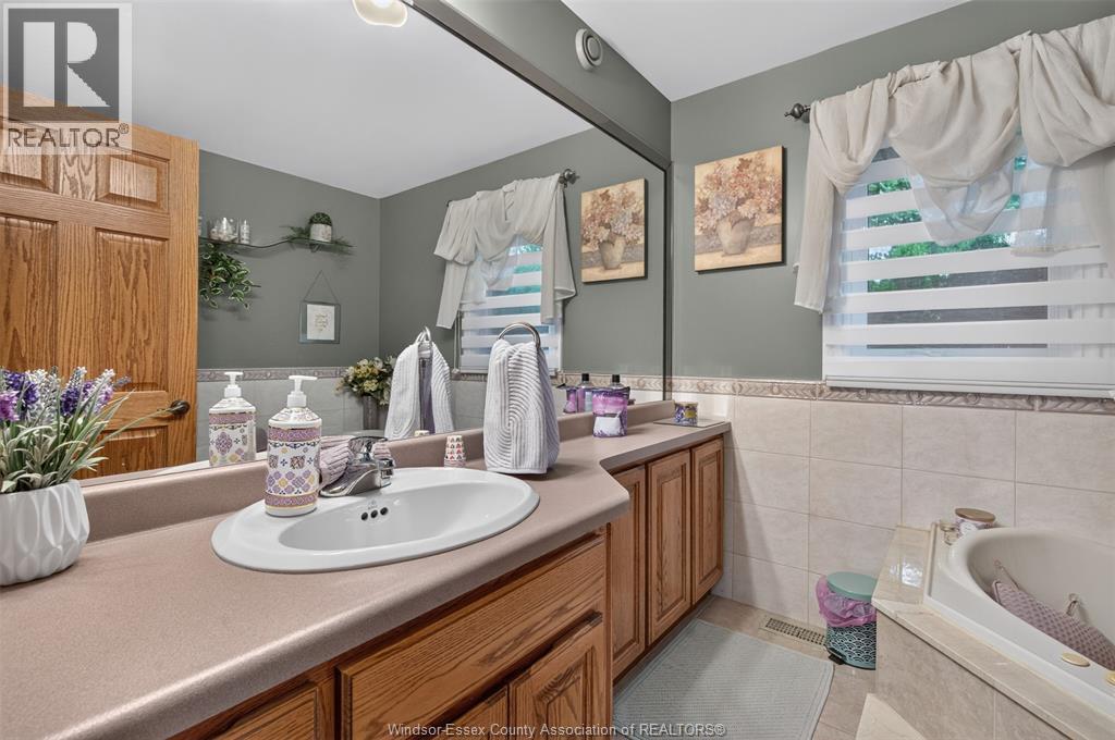 4160 Baseline, Windsor, Ontario  N9A 6T3 - Photo 37 - 26015337