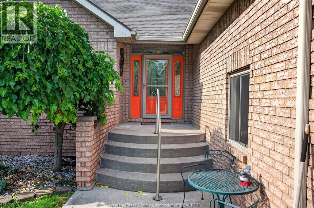4160 Baseline, Windsor, Ontario  N9A 6T3 - Photo 5 - 26015337