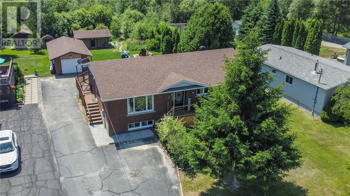 77 Sunderland Road, Garson, Ontario  P3L 1M8 - Photo 2 - 2128997
