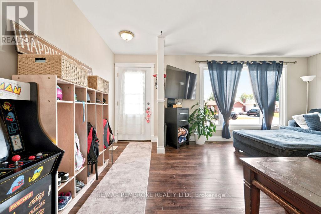 9 James Street, Petawawa, Ontario  K8H 3B4 - Photo 11 - X13530674