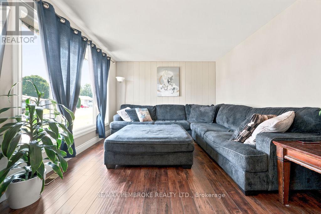 9 James Street, Petawawa, Ontario  K8H 3B4 - Photo 8 - X13530674
