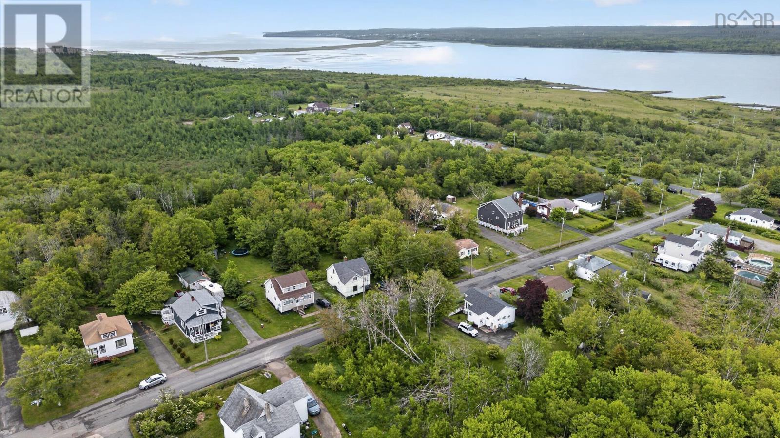 300 Lake Road, Glace Bay, Nova Scotia  B1A 2H1 - Photo 4 - 202616423