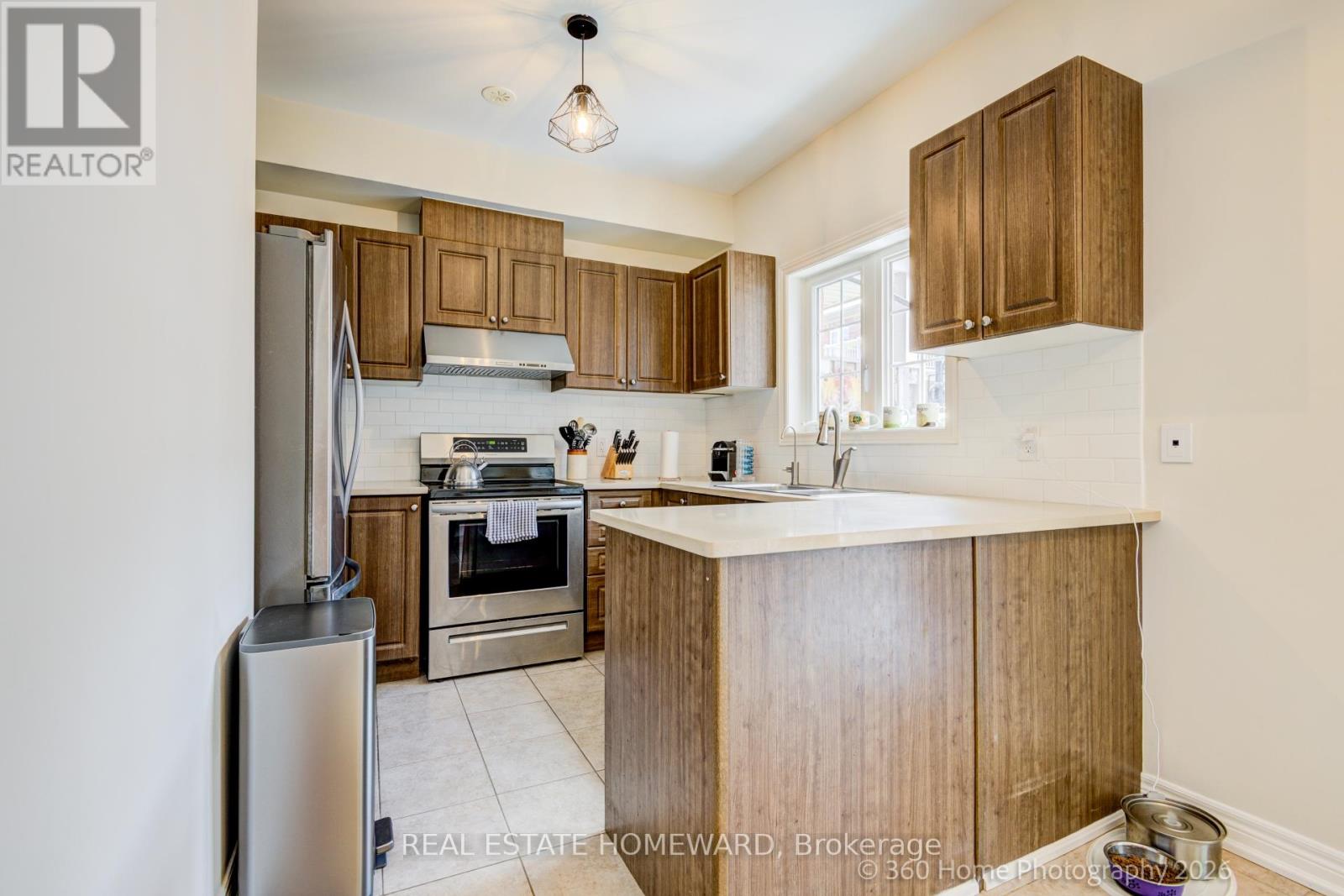 28 Carnahan Terrace, Toronto, Ontario  M4E 0B2 - Photo 9 - E13482328