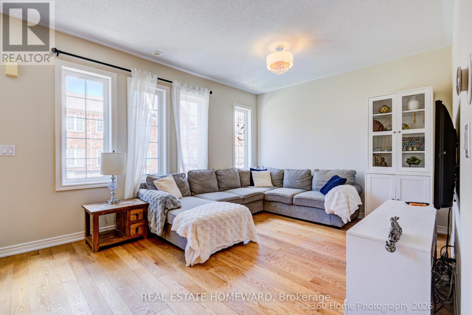 28 Carnahan Terrace, Toronto, Ontario  M4E 0B2 - Photo 3 - E13482328
