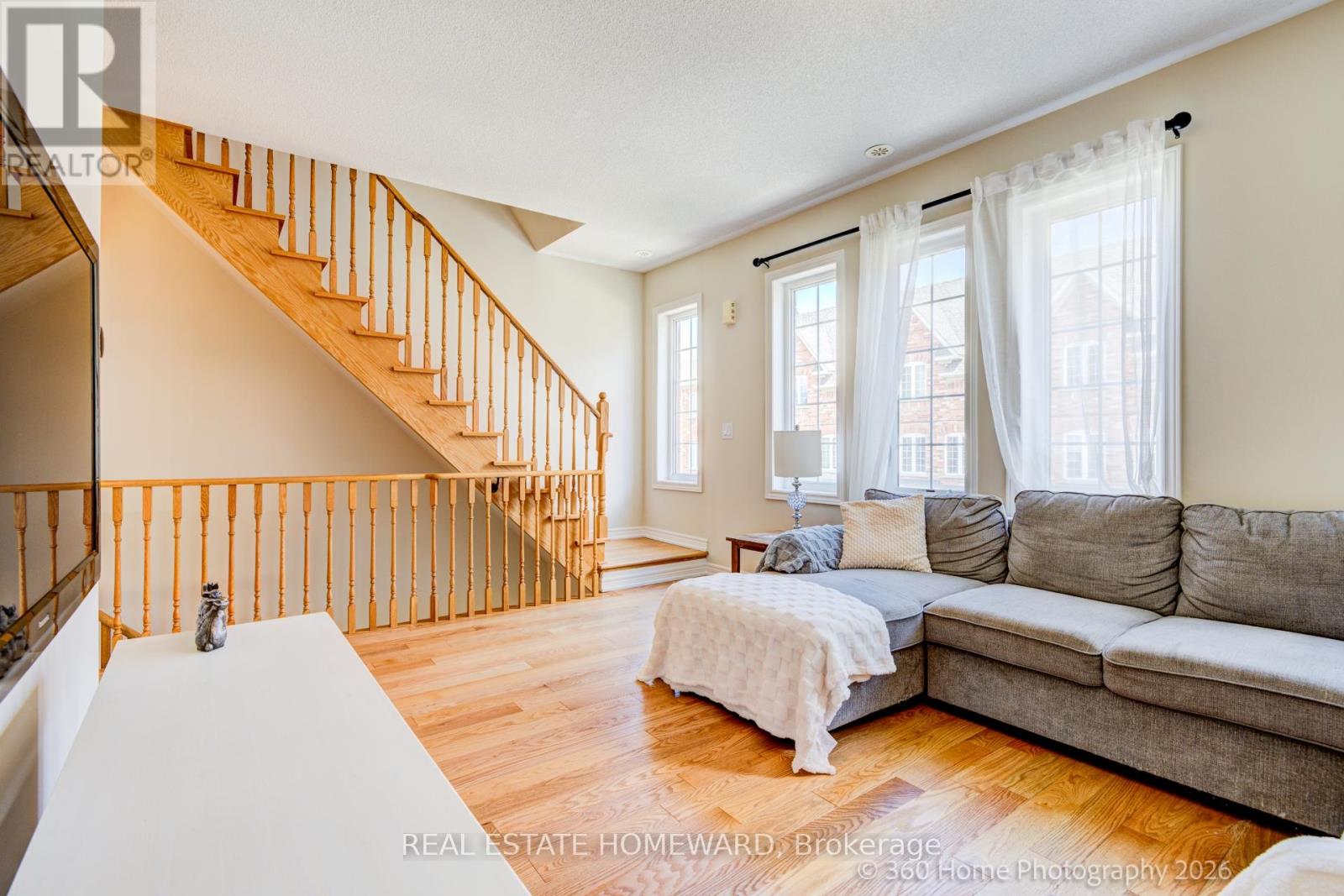 28 Carnahan Terrace, Toronto, Ontario  M4E 0B2 - Photo 6 - E13482328