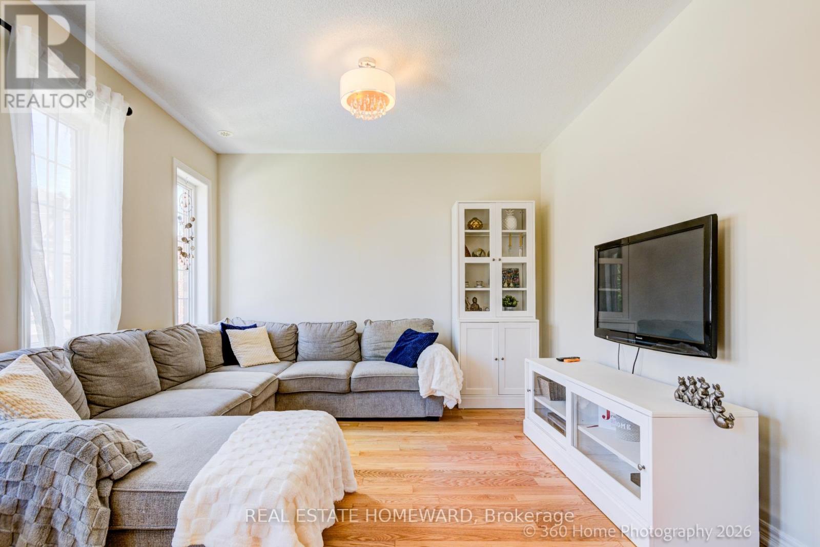 28 Carnahan Terrace, Toronto, Ontario  M4E 0B2 - Photo 5 - E13482328