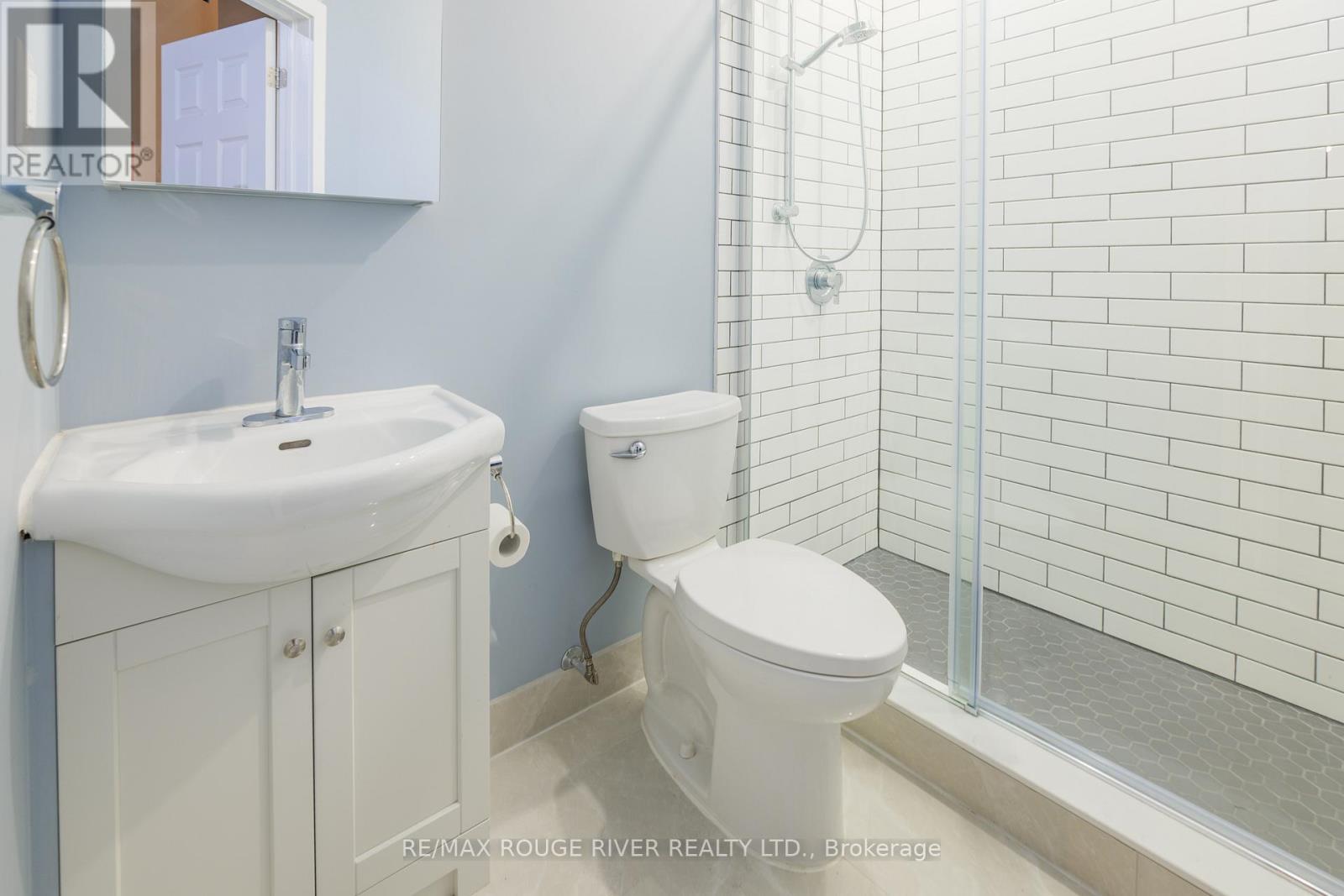 453 Mahogany Court, Pickering, Ontario  L1X 0A2 - Photo 21 - E13530688