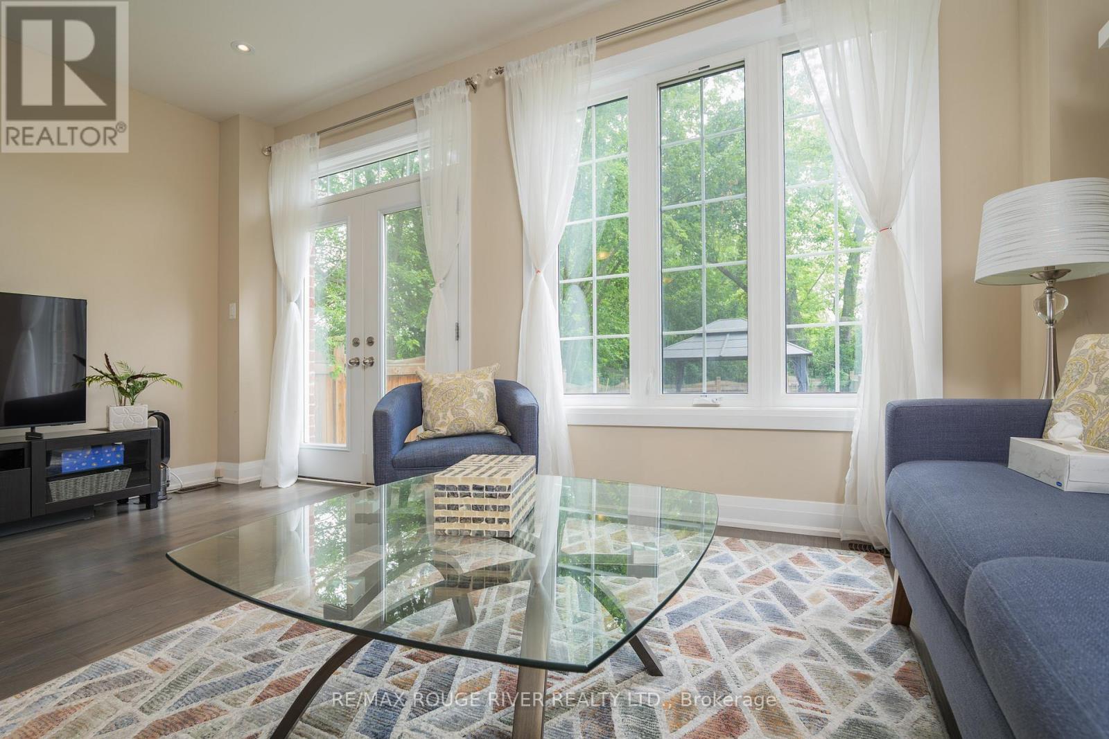 453 Mahogany Court, Pickering, Ontario  L1X 0A2 - Photo 4 - E13530688