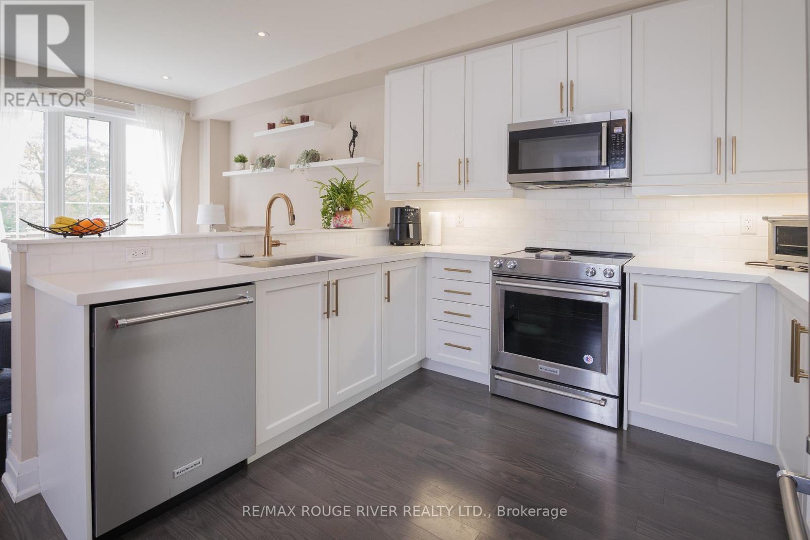 453 Mahogany Court, Pickering, Ontario  L1X 0A2 - Photo 8 - E13530688