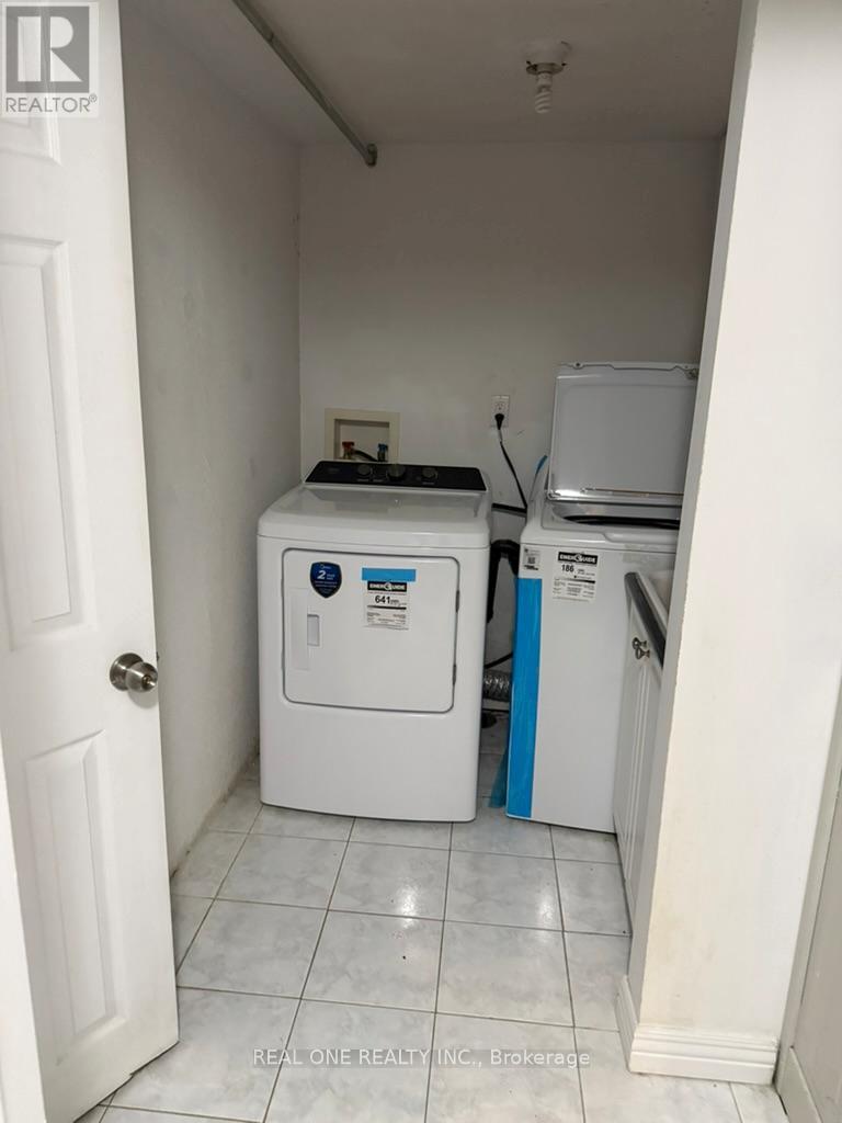 2 Maitland Drive, Markham, Ontario  L3R 4M7 - Photo 13 - N13530570