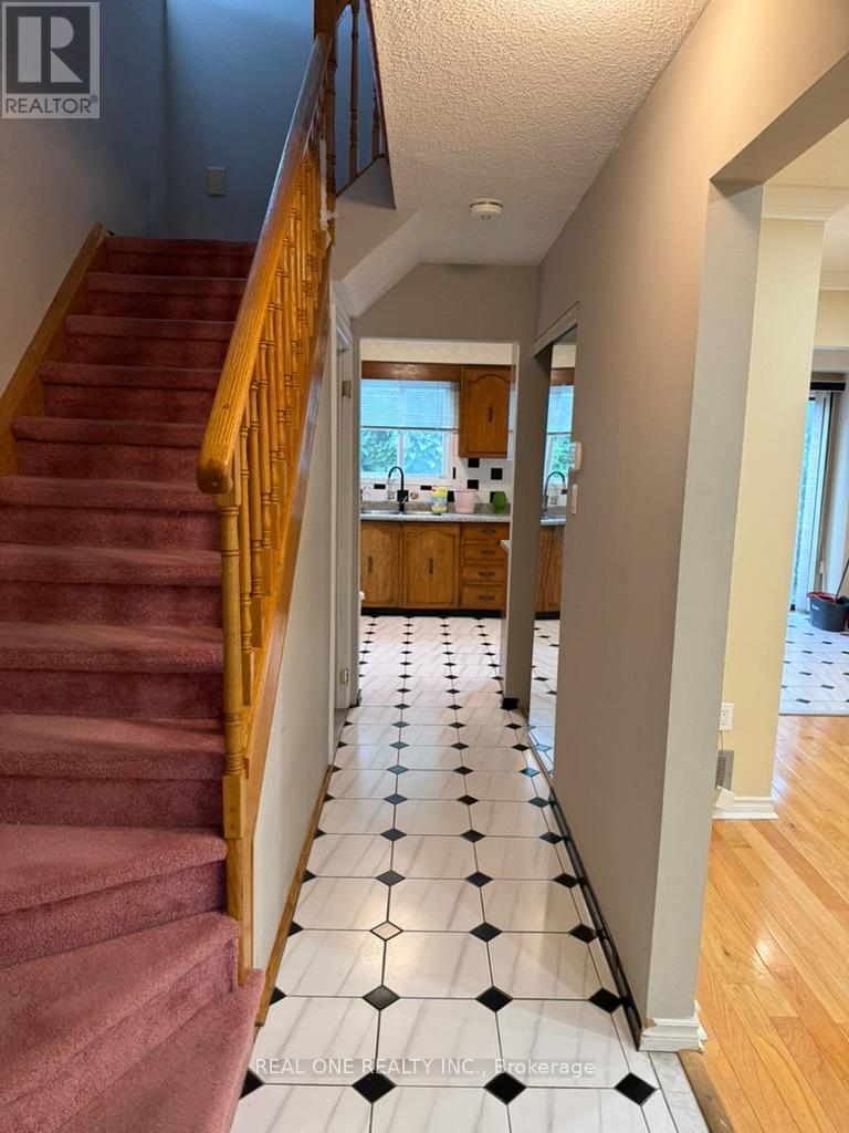 2 Maitland Drive, Markham, Ontario  L3R 4M7 - Photo 4 - N13530570