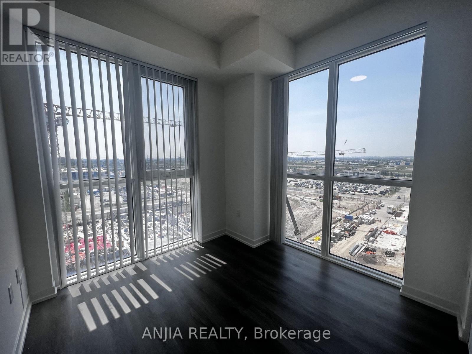 1112 - 28 Interchange Way, Vaughan, Ontario L4K 5Z7 - Photo 10 - N13530604