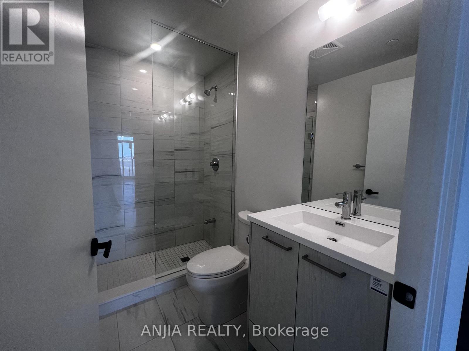 1112 - 28 Interchange Way, Vaughan, Ontario L4K 5Z7 - Photo 13 - N13530604