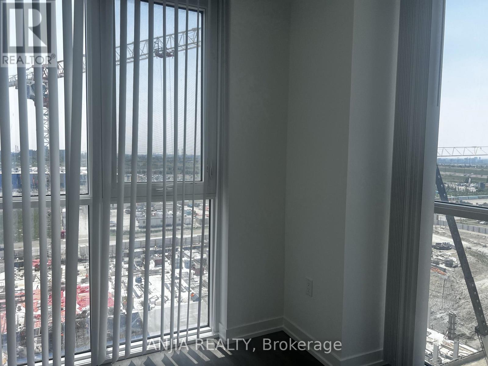 1112 - 28 Interchange Way, Vaughan, Ontario L4K 5Z7 - Photo 4 - N13530604