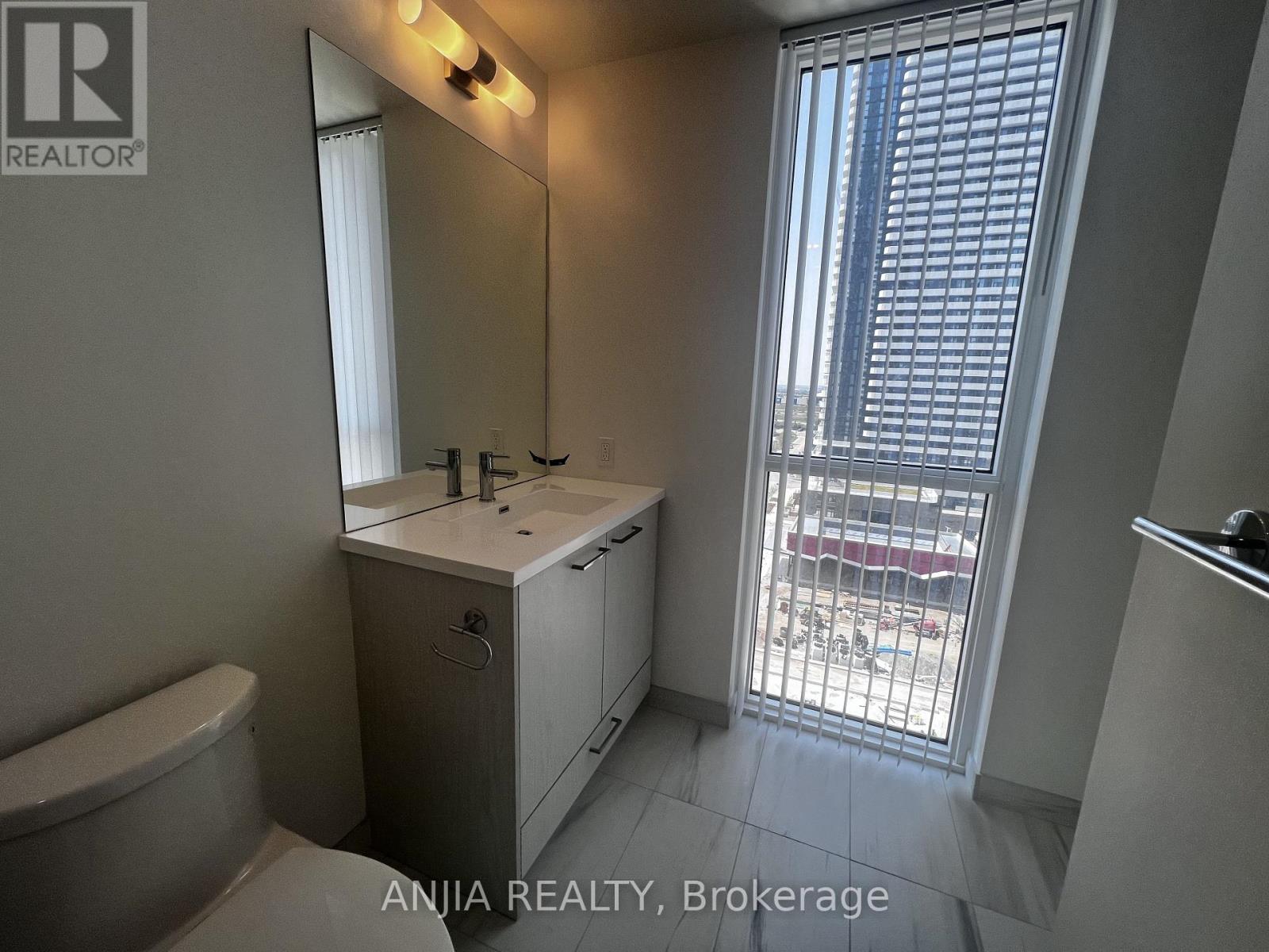 1112 - 28 Interchange Way, Vaughan, Ontario L4K 5Z7 - Photo 6 - N13530604