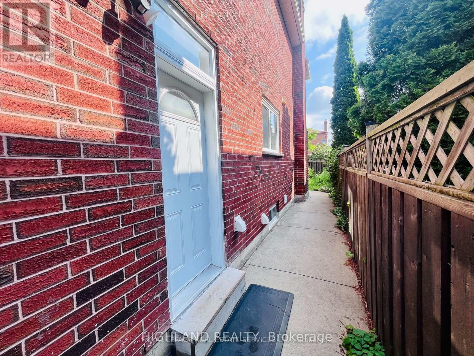 BSMT - 252 HICKORY CIRCLE, Oakville, Ontario