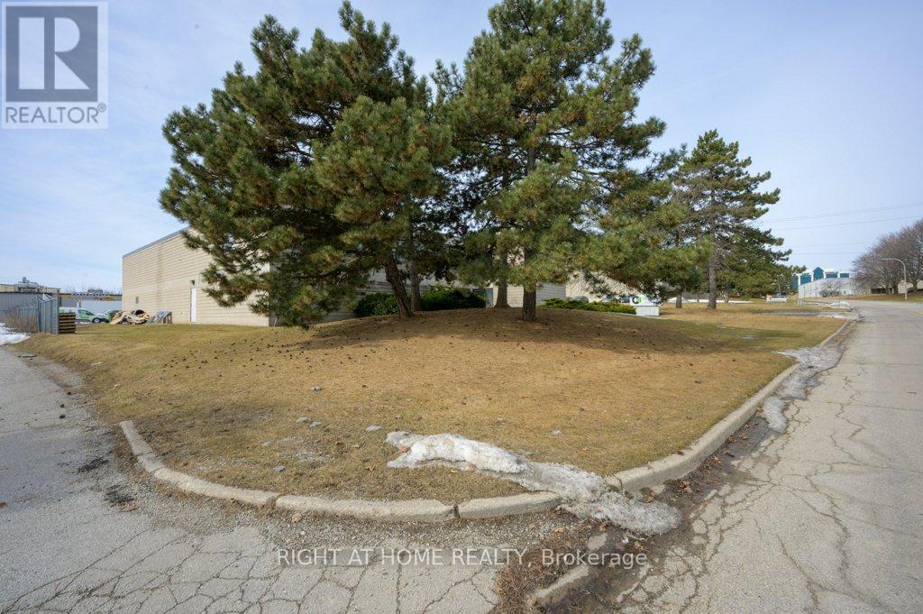 Ground Floor - 916 Gateway Drive, Burlington, Ontario  L7L 5K7 - Photo 3 - W13530614