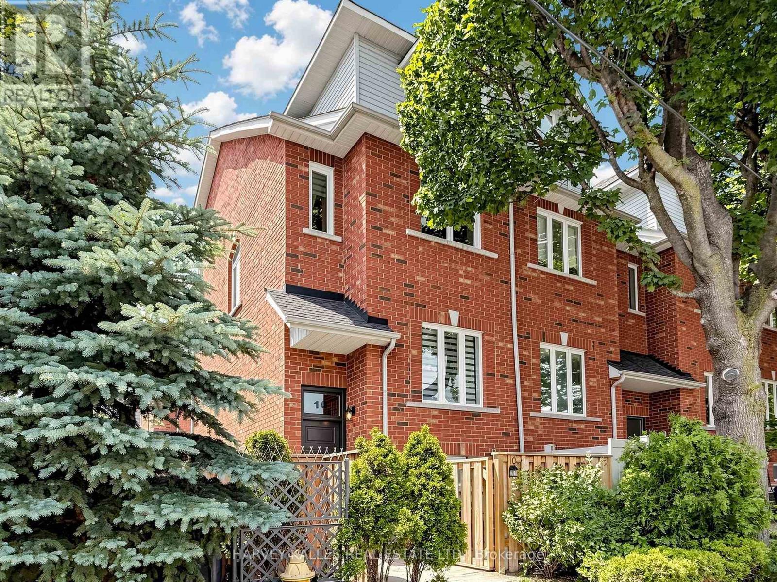 10 LIGHTBOURN AVENUE, Toronto (Dovercourt-Wallace Emerson-Junction)