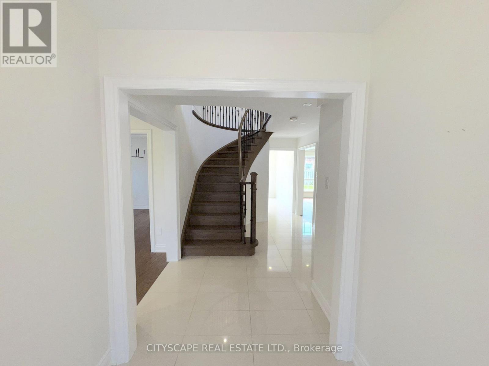 6 Diane Court, Brampton, Ontario  L6Y 3E3 - Photo 6 - W13530696