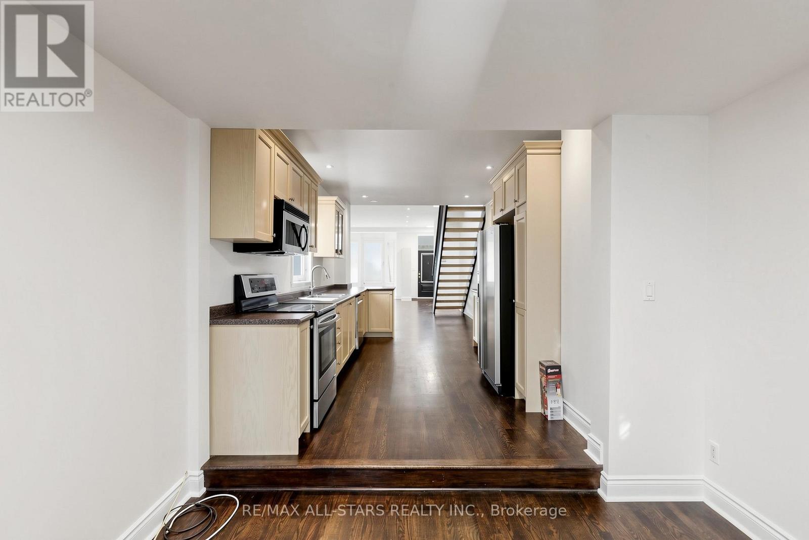 68 MACPHERSON AVENUE