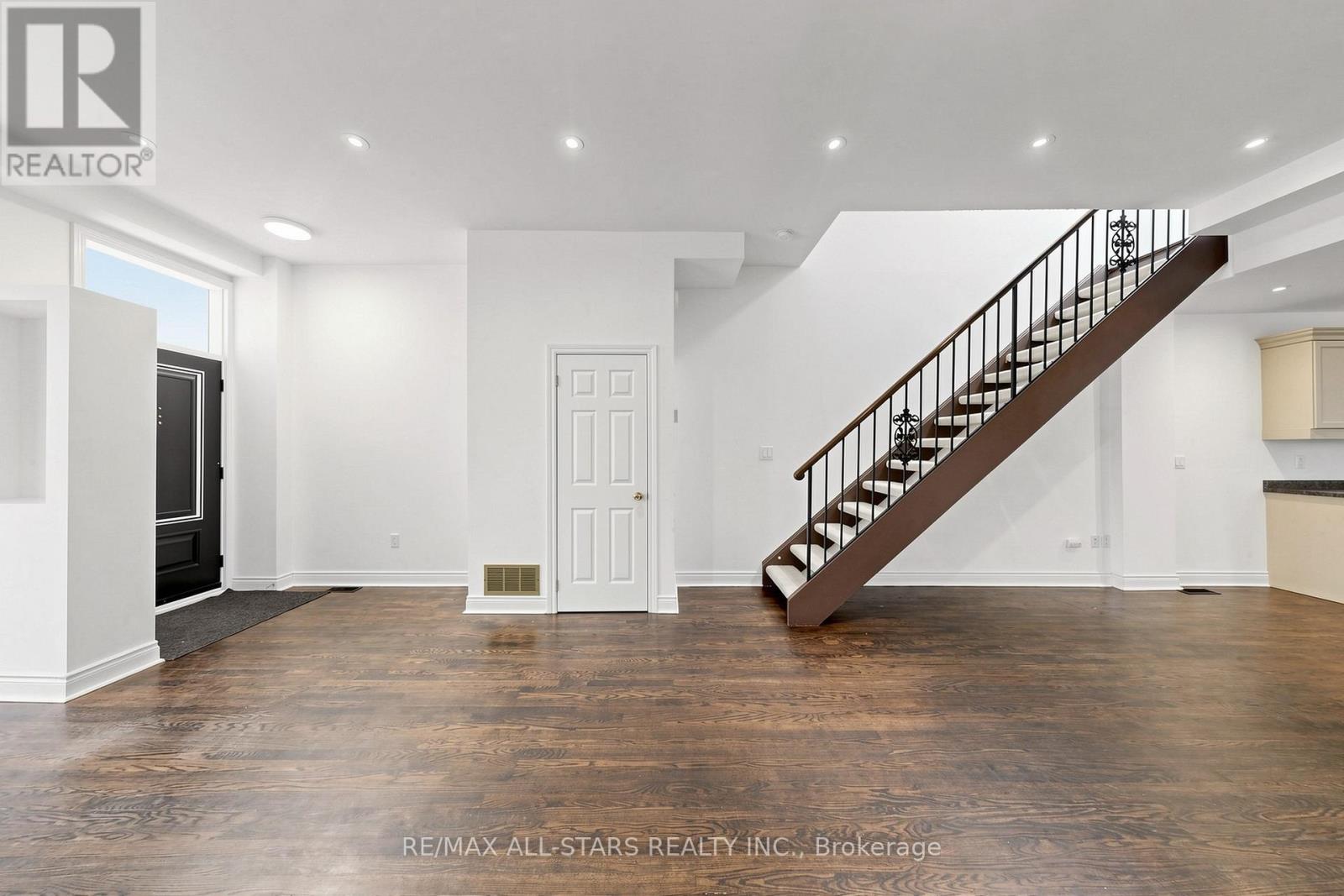 68 Macpherson Avenue, Toronto, Ontario  M5R 1W8 - Photo 5 - C13487144