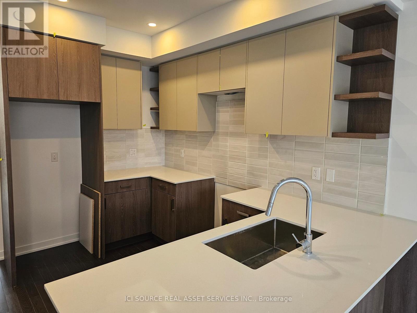 Unit 2 (Upper) - 70 Green Gardens Boulevard, Toronto, Ontario  M6A 2M3 - Photo 2 - C13530714