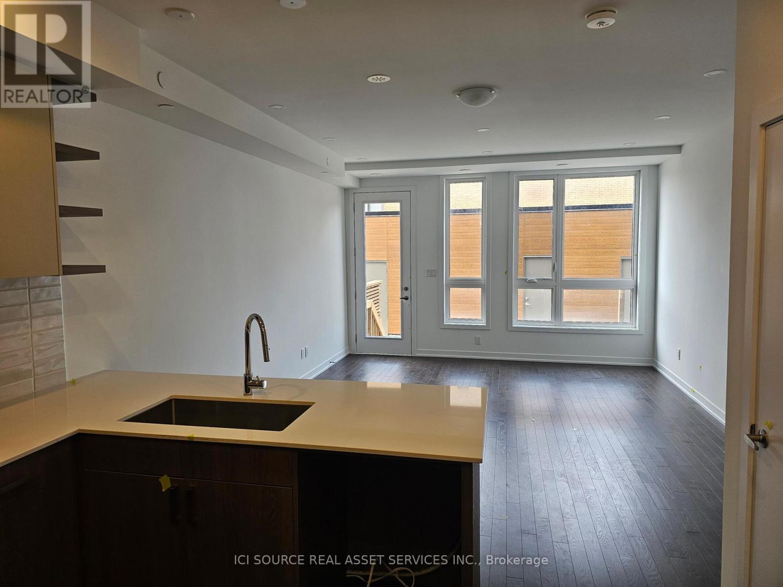 Unit 2 (Upper) - 70 Green Gardens Boulevard, Toronto, Ontario  M6A 2M3 - Photo 3 - C13530714