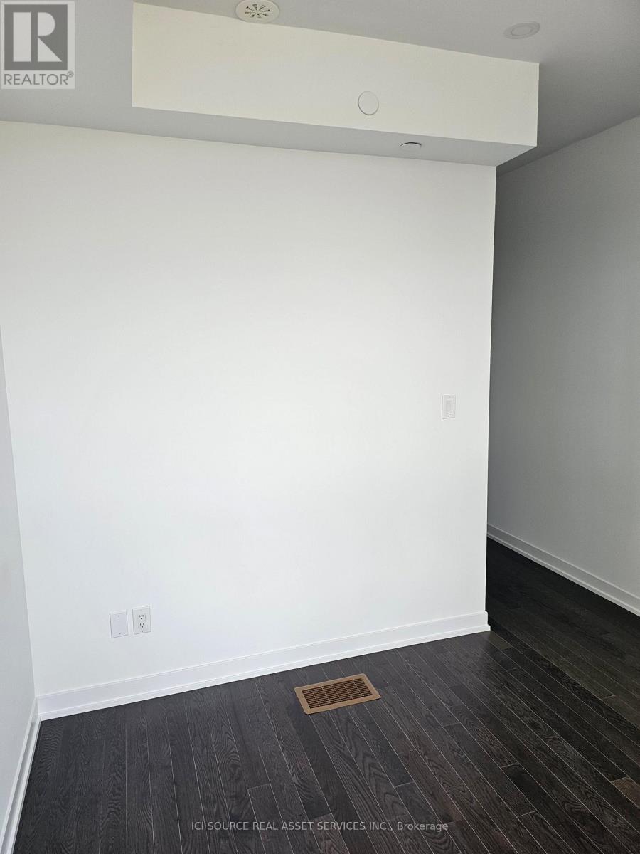 Unit 2 (Upper) - 70 Green Gardens Boulevard, Toronto, Ontario  M6A 2M3 - Photo 4 - C13530714