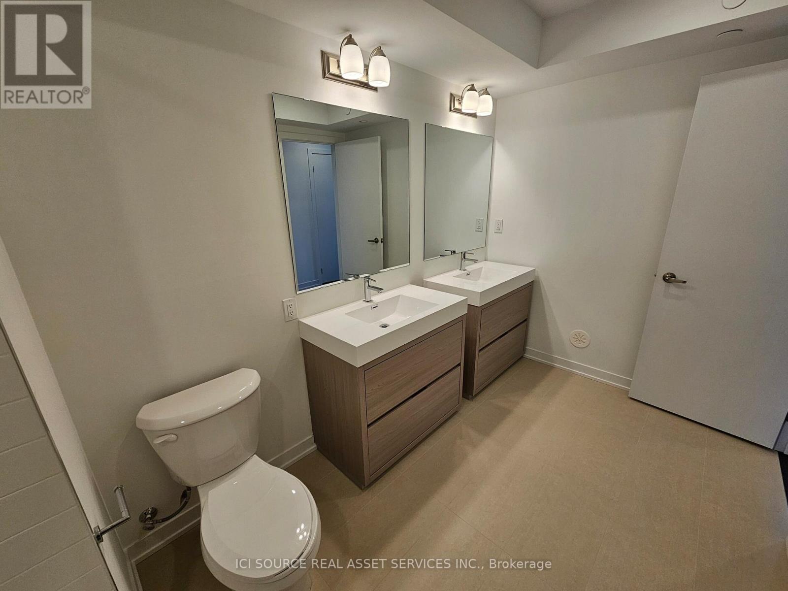 Unit 2 (Upper) - 70 Green Gardens Boulevard, Toronto, Ontario  M6A 2M3 - Photo 5 - C13530714