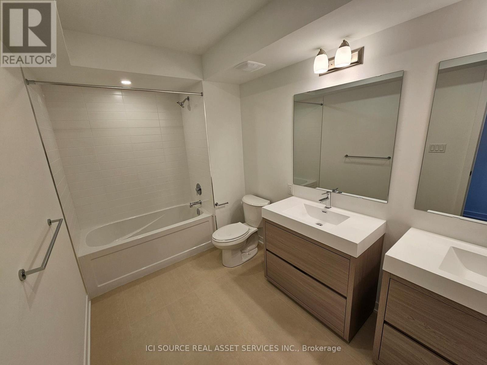Unit 2 (Upper) - 70 Green Gardens Boulevard, Toronto, Ontario  M6A 2M3 - Photo 6 - C13530714