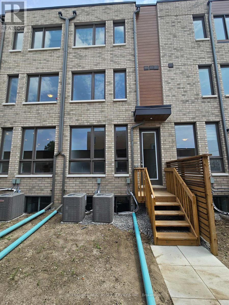Unit 2 (Upper) - 70 Green Gardens Boulevard, Toronto, Ontario  M6A 2M3 - Photo 9 - C13530714