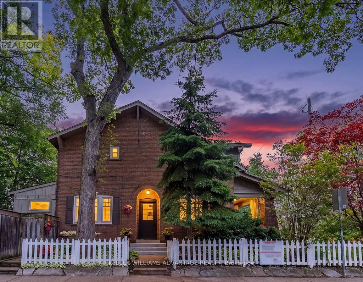 <div class="slider-price">$1,099,000</div><p>69 Keystone Avenue, Toronto, Ontario</p>